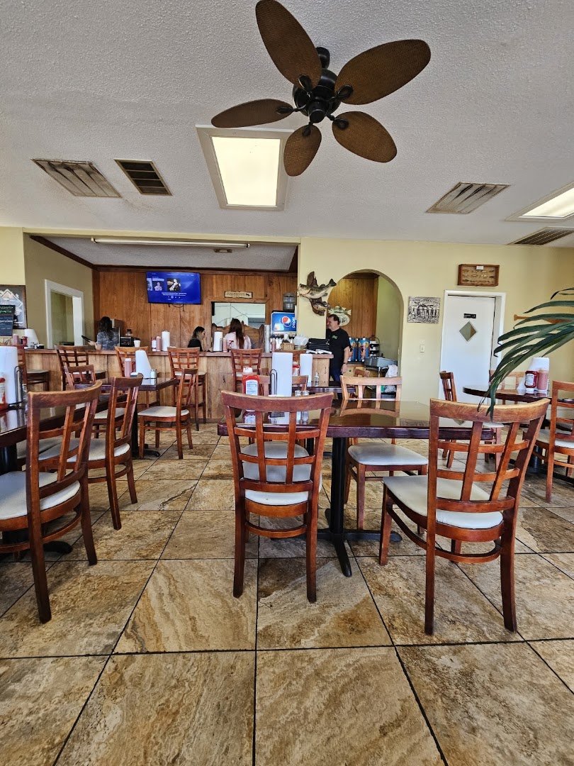 Exterior of Castaway Seafood Restaurant in Bonifay